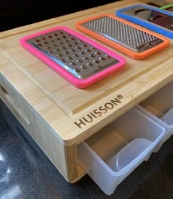 HUISSON Luxe Houten Snijplank XXL Met 5 Opvangbakken En 4 Raspen 50 X 27 X 10 Cm Groentesnijder Keukengerei Snijplank Hout BBQ 21 HUISSON Luxe Houten Snijplank XXL Met 5 Opvangbakken En 4 Raspen 50 X 27 X 10 Cm Groentesnijder Keukengerei Snijplank Hout BBQ -Keukengerei Verkoop 1048x1200 1