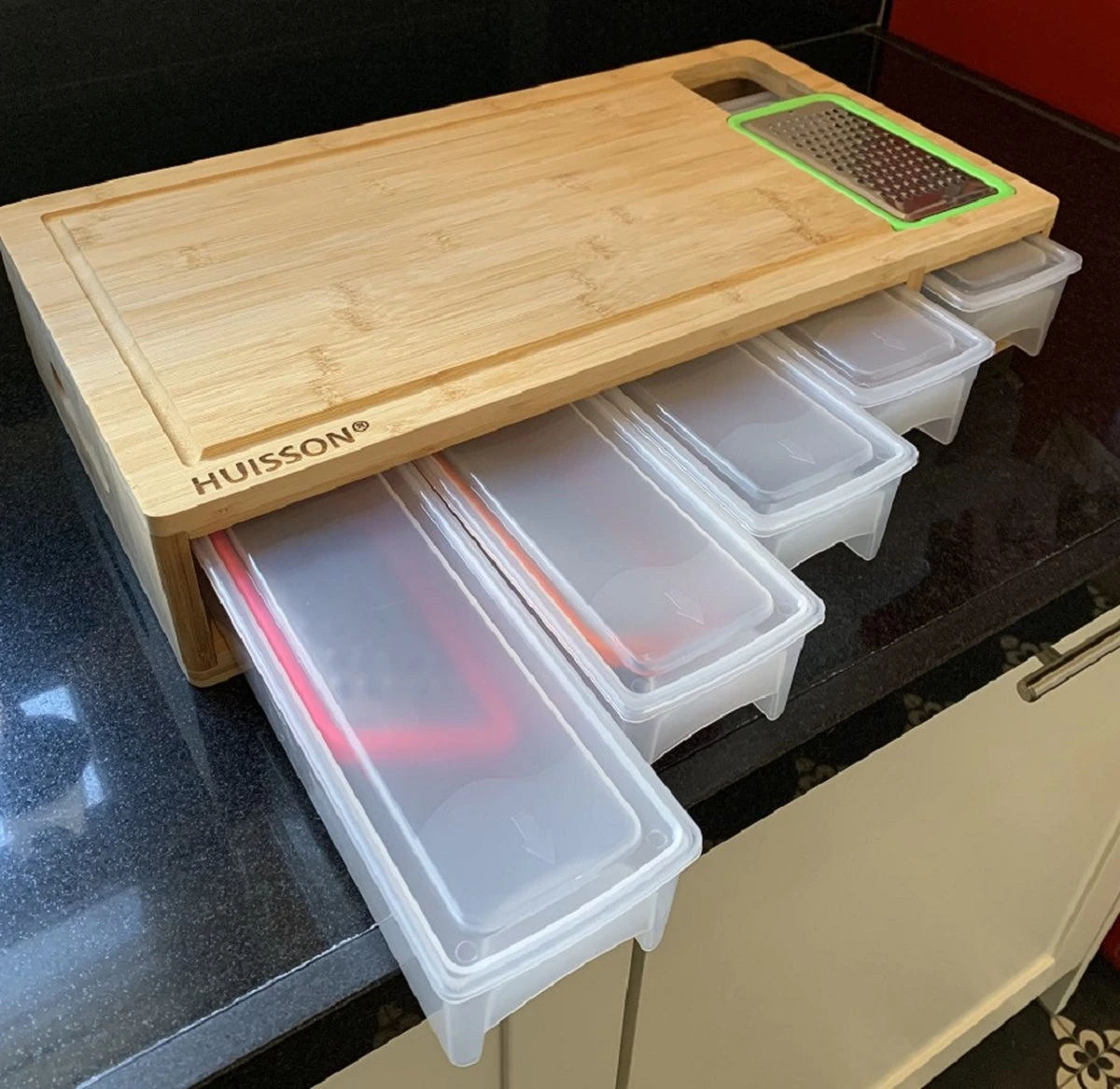 HUISSON Luxe Houten Snijplank XXL Met 5 Opvangbakken En 4 Raspen 50 X 27 X 10 Cm Groentesnijder Keukengerei Snijplank Hout BBQ 1 HUISSON Luxe Houten Snijplank XXL Met 5 Opvangbakken En 4 Raspen 50 X 27 X 10 Cm Groentesnijder Keukengerei Snijplank Hout BBQ