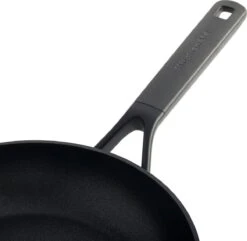 KitchenAid Classic Forged Aluminium Wok ø28cm - Zwart - Inductie - Anti-aanbak -Keukengerei Verkoop 1200x1170