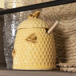Clayre & Eef Honingpot Met Lepel Ø 11x14 Cm Geel Keramiek Rond Bijen Voorraadpot Deksel Bewaarpot Opbergpot -Keukengerei Verkoop 1200x1200 134