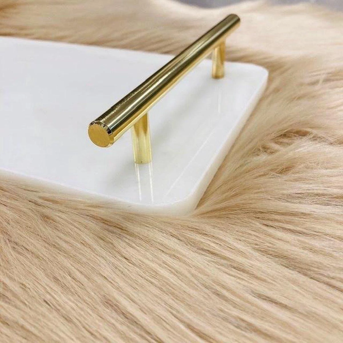 Cosy&Trendy Marmeren Dienblad Met Gouden Handvaten - 40 X 14 Cm 2 Cosy&Trendy Marmeren Dienblad Met Gouden Handvaten - 40 X 14 Cm - Afbeelding 2