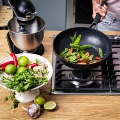 KitchenAid Classic Forged Aluminium Wok ø28cm - Zwart - Inductie - Anti-aanbak -Keukengerei Verkoop 1200x1200 315