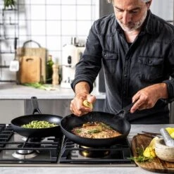 KitchenAid Classic Forged Aluminium Wok ø28cm - Zwart - Inductie - Anti-aanbak -Keukengerei Verkoop 1200x1200 316