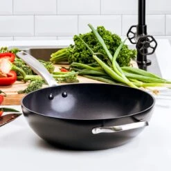 GreenPan Copenhagen Wok Met Extra Handvat 30cm/4.8L 30 GreenPan Copenhagen Wok Met Extra Handvat 30cm/4.8L -Keukengerei Verkoop 1200x1200 390