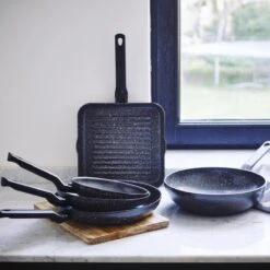 BK Universe Grillpan 26x26 Cm - Inductie - Anti-aanbak - PFAS-vrij -Keukengerei Verkoop 1200x1200 612