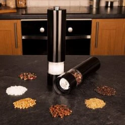 Allkinds Elektrische Peper En Zoutmolen Set - Peper En Zoutstel Elektrisch - Keukengerei - Batterij - Lichtgevend - RVS - Mat Zwart -Keukengerei Verkoop 1200x1200 879