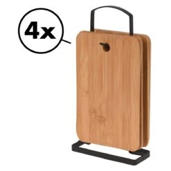 Luxe Snijplankenset Met Houder Van In Round – 4 Snijplanken – Houten Snijplank Rechthoek – Zwart Metalen Houder – Bamboe Hout – Serveerplank Hakblok Broodplank – Ontbijtplankjes Set – Cutting / Chopping Board – Keukengerei – Snijplankje – Borrelplank -Keukengerei Verkoop 1200x1200 982