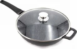 Cheffinger Wokpan Met Deksel - 32cm - Zwart - Pan - Keukenaccessoires -Keukengerei Verkoop 1200x767