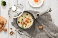 Swiss Pro+ | Set 14 Delige Pannenset | Inductie - Pannensets - Glazen Deksel - Met Afneembare Handgreep - Marmeren Interieur -PFAS-vrij | Grey / Silver -Keukengerei Verkoop 1200x799 43