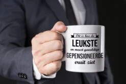 Dit Is Hoe De Leukste En Meest Geweldige Gepensioneerde Eruitziet Koffiemok / Theebeker - 300 Ml - Wit - VUT / Pensioen - Bedankt Cadeau Collega / Teamgenoot -Keukengerei Verkoop 1200x800 109