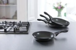 BK Easy Basic Ceramic Koekenpan Ø 20 Cm - Anti-aanbak - PFAS-vrij - Krasvast 16 BK Easy Basic Ceramic Koekenpan Ø 20 Cm - Anti-aanbak - PFAS-vrij - Krasvast -Keukengerei Verkoop 1200x800 33