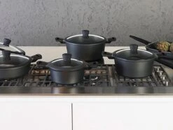 Sola Hapjespan Fair Cooking - Ø 28 Cm - Zwart/wit - Aluminium - Antiaanbaklaag -Keukengerei Verkoop 1200x905 1