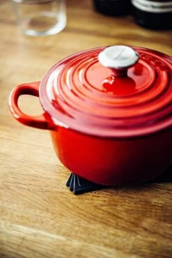 Le Creuset Signature Braadpan - 4,2 L - 24 Cm - Kersenrood -Keukengerei Verkoop 801x1200 9