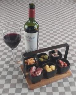 Mica Decorations - Luxe Tapas Set - 6 Zwarte Tapas Schaaltjes Op Houten Tapasplank - Servies - Borrelplank Olijfhout -Keukengerei Verkoop 969x1200 3